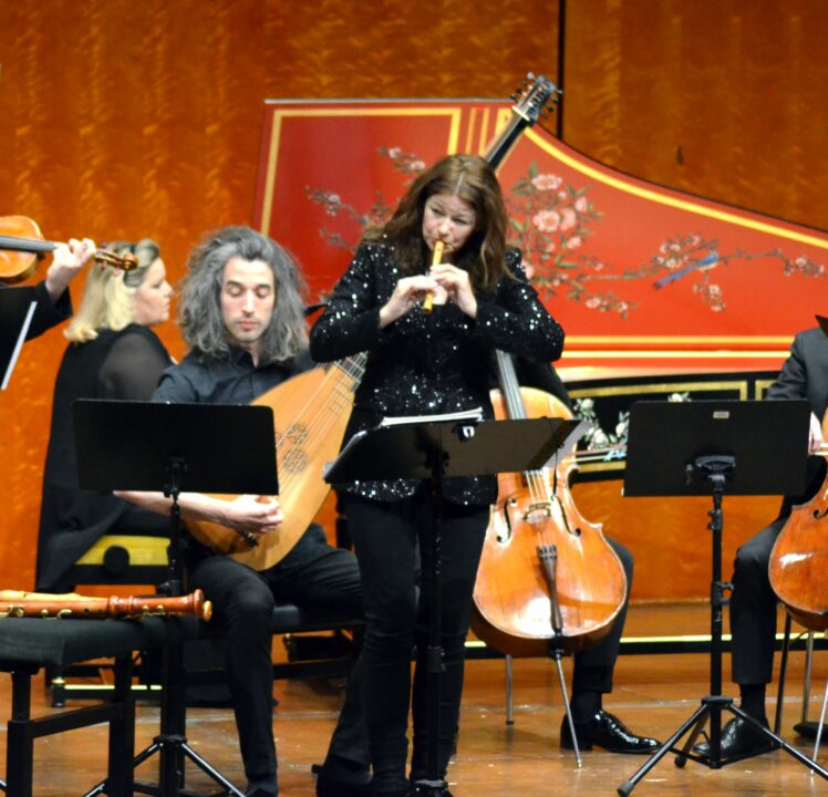 Dorothee Oberlinger (Blockflöte) beeindruckt bei Kammerphilharmonie IN