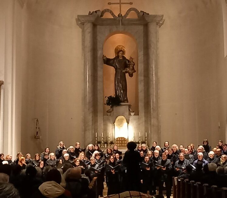 Zwischen Innigkeit und Klangfülle: Der Motettenchor bei seinem Kirchenkonzert in St. Anton