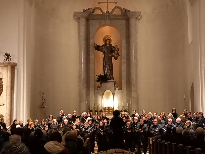 Zwischen Innigkeit und Klangfülle: Der Motettenchor bei seinem Kirchenkonzert in St. Anton