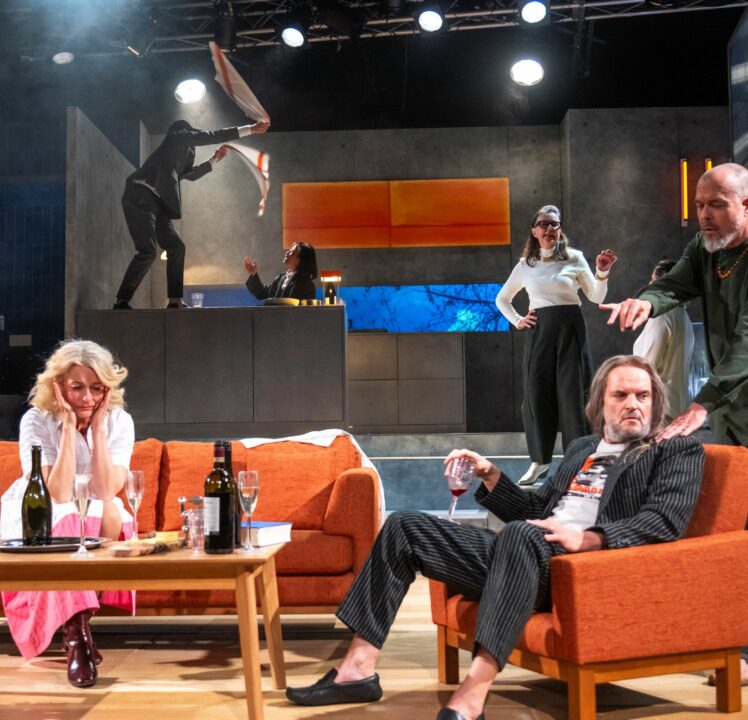 Spannende Gesellschaftssatire: „The Party“ im KH des Stadttheaters Ingolstadt