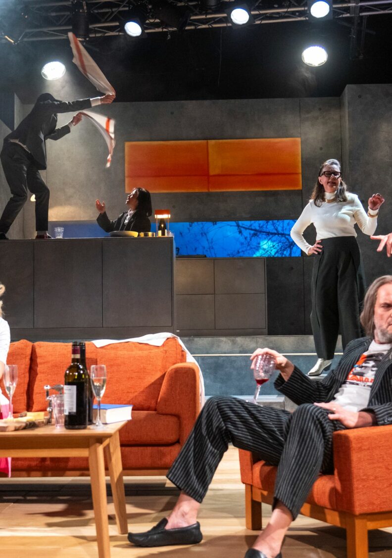 Spannende Gesellschaftssatire: „The Party“ im KH des Stadttheaters Ingolstadt