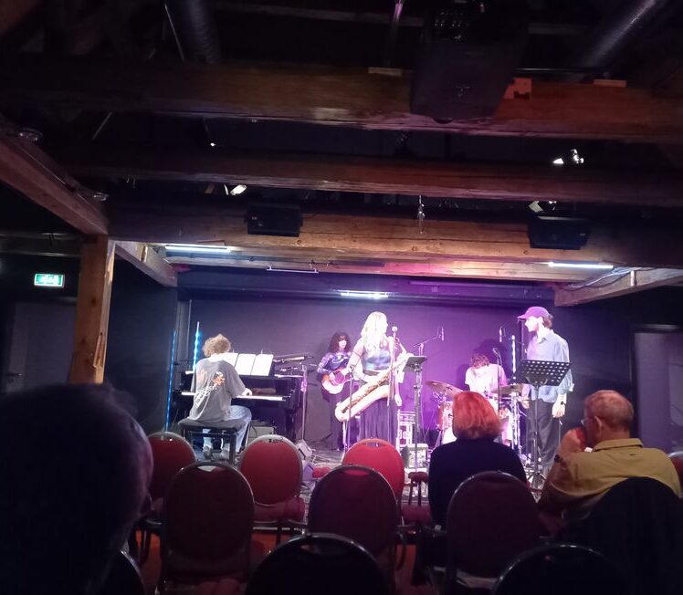 Junge Musiker*innen aus drei Kontinenten: Das Linda Scharnagl International Quintet im Altstadttheater