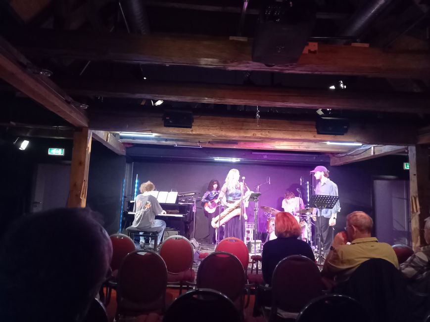 Junge Musiker*innen aus drei Kontinenten: Das Linda Scharnagl International Quintet im Altstadttheater