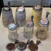 Porzellanmedaillons auf Bierkrugdeckeln – Ausstellung im Jura Bauernhofmuseum Hofstetten