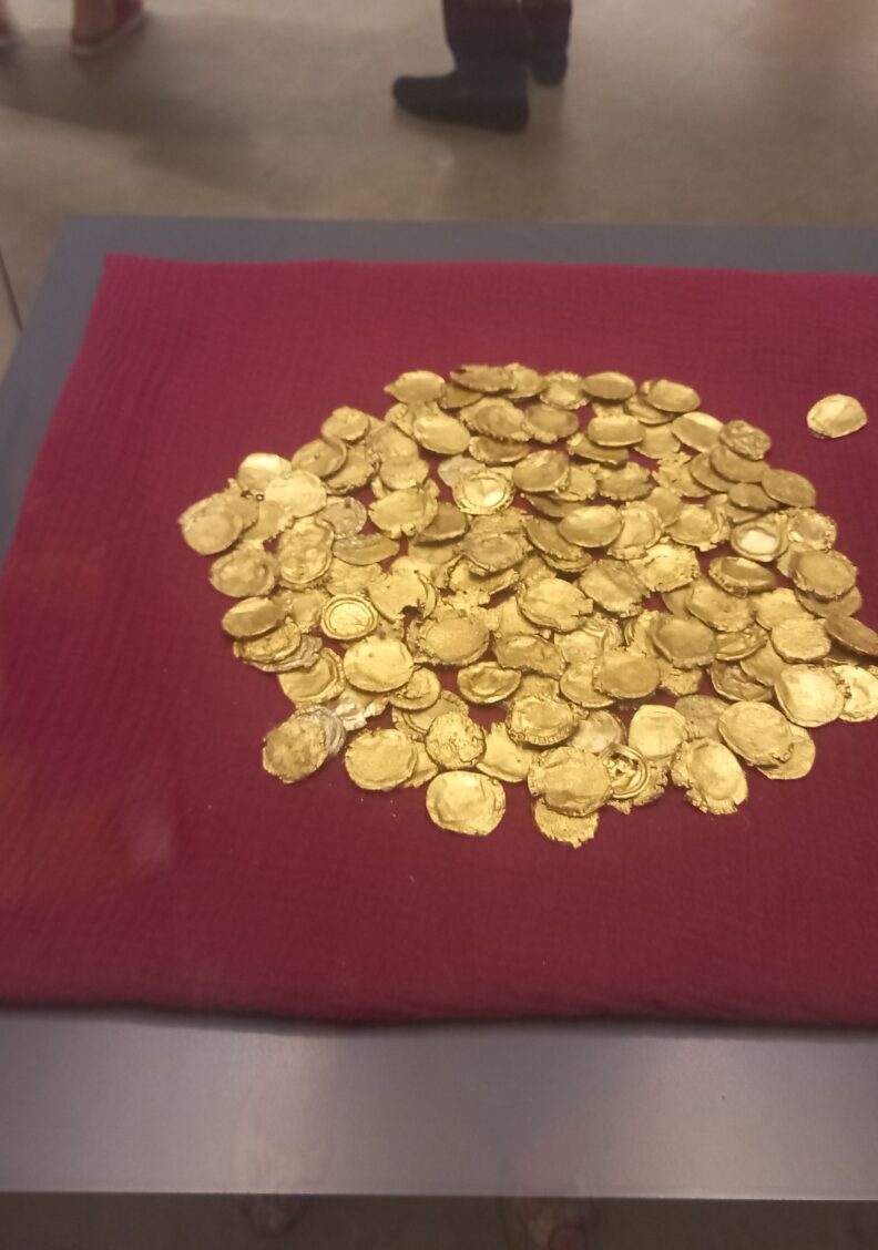 „vierSCHICHTIG“ . Sonderausstellung Kunst und Archäologie im kelten römer museum Manching