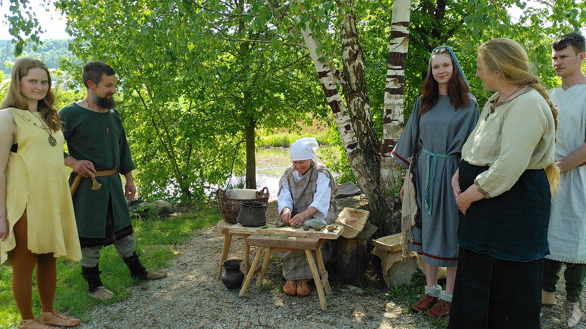 Historisches Schauspiel „Die Ankunft“ in Museumsdorf Alcmona bei Dietfurt