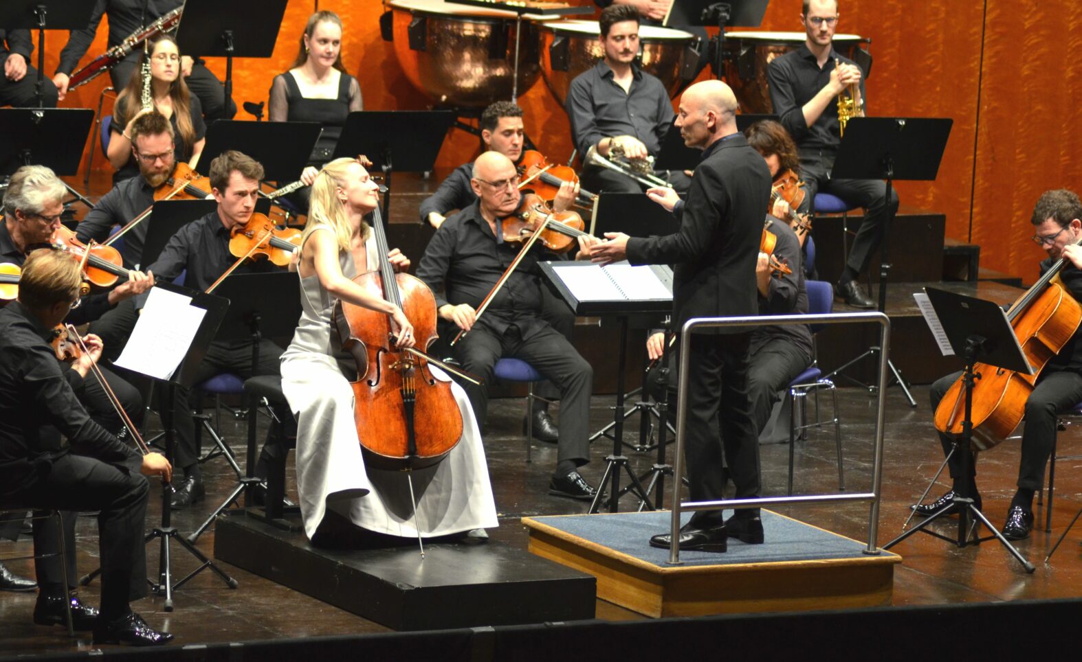 Beglückendes letztes Abo-Konzert der Kammerphilharmonie mit Cellistin Margarita Balanas