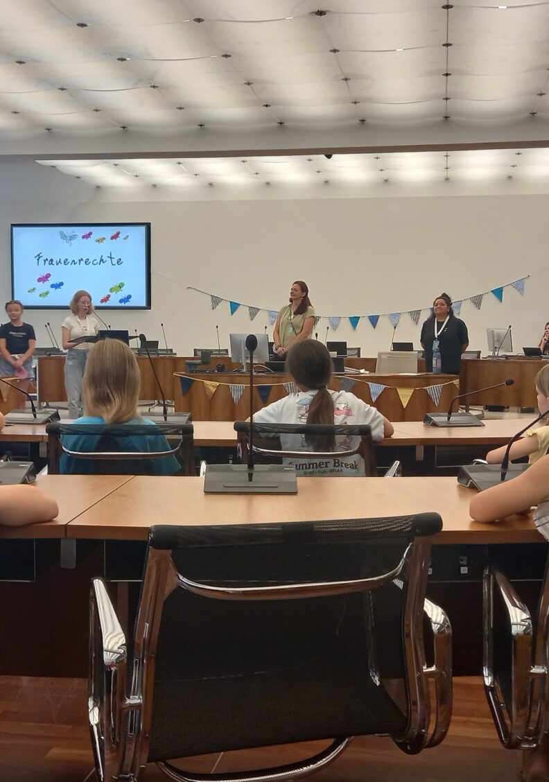 „Konferenz der Kinder“ beim Schul.the.val des Stadttheaters Ingolstadt