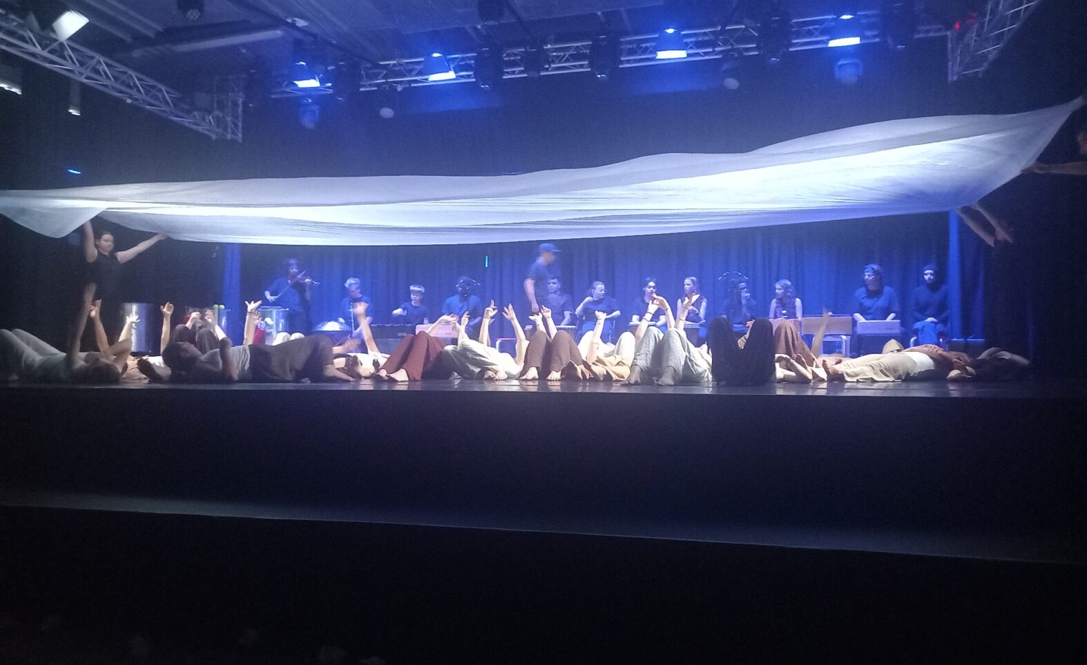 Bewegungstheater „Wohin?“ mit Ingolstädter Jugendlichen von David Williams