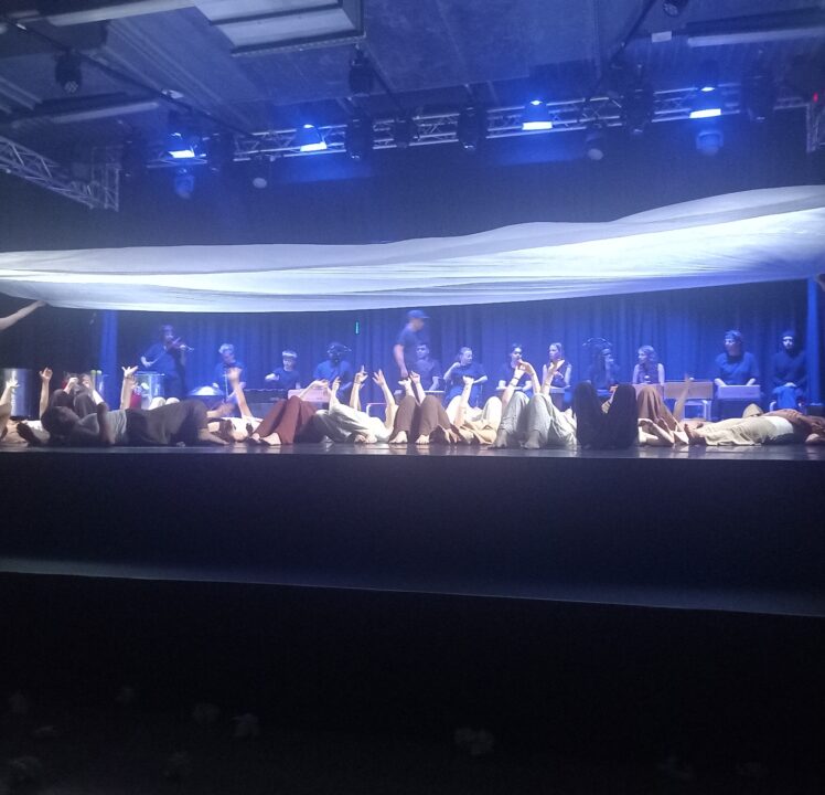 Bewegungstheater „Wohin?“ mit Ingolstädter Jugendlichen von David Williams