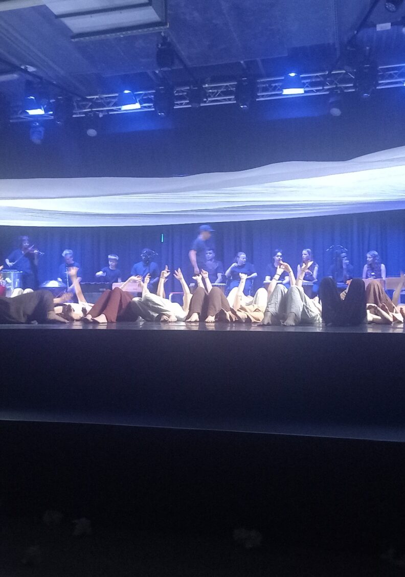 Bewegungstheater „Wohin?“ mit Ingolstädter Jugendlichen von David Williams