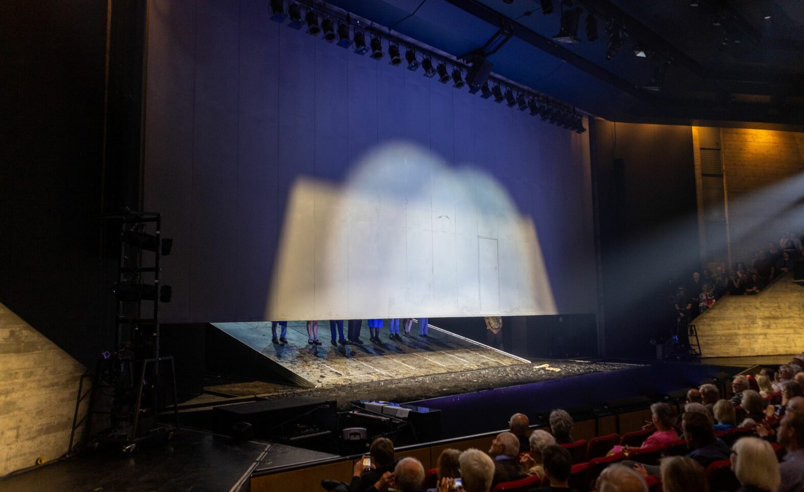 Das Theater spricht nach 30 Jahren – und das „Phönixvogelherz“ blutet
