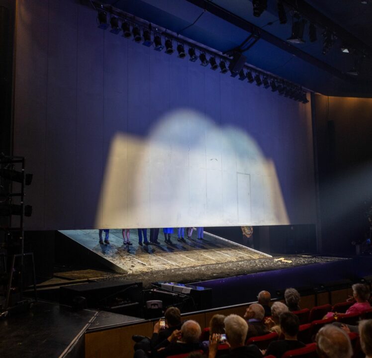 Das Theater spricht nach 30 Jahren – und das „Phönixvogelherz“ blutet