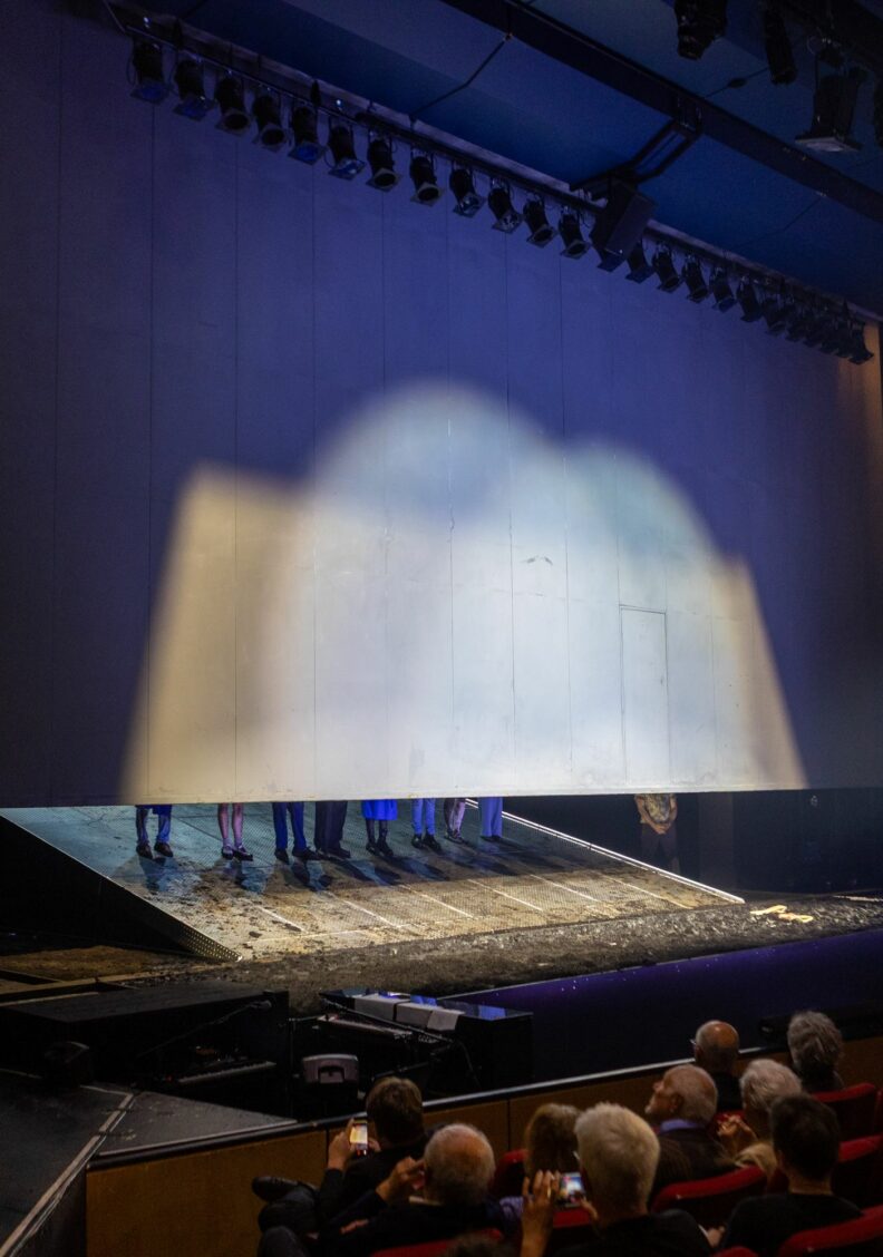Das Theater spricht nach 30 Jahren – und das „Phönixvogelherz“ blutet