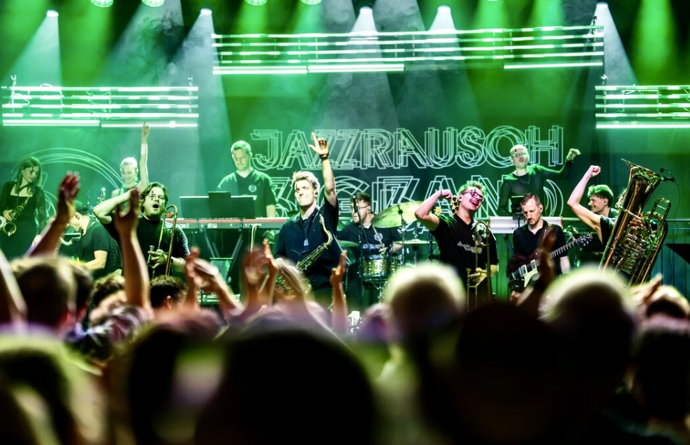 Jazzrausch Big Band beeindruckt bei Audi Sommerkonzerten