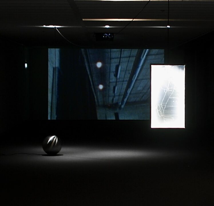 „Albergo diffuso“ des Kunstvereins Ingolstadt beginnt mit „Listening across Time“ von Camilla Metelka in Theatergalerie