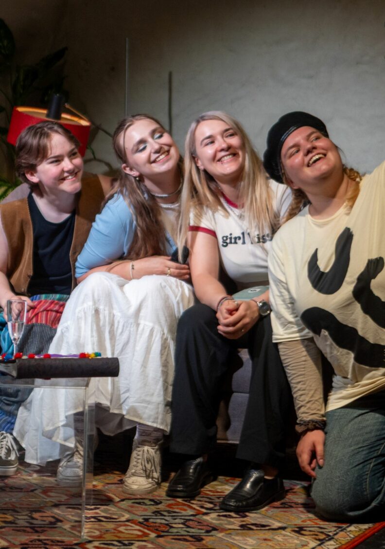 Queerer Spielclub mit „Asterisk“: politisch und persönlich, poetisch und diskursfreudig.