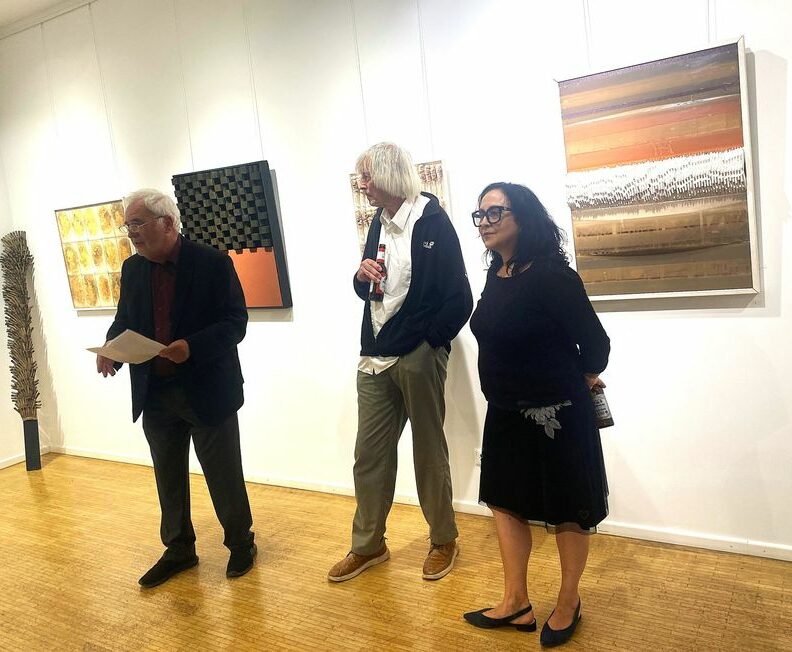 Wenn Fundstücke zu Kunst werden: Dieter Breitschwerdts Ausstellung „Aspekte der Vergänglichkeit“ in der Städtischen Galerie in Pfaffenhofen