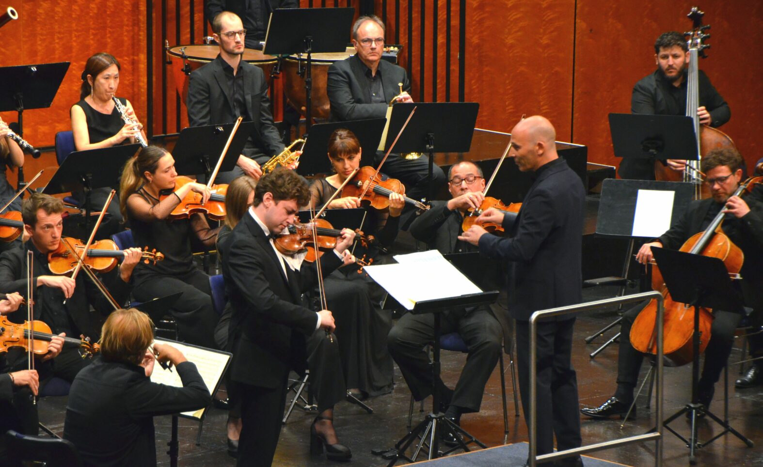 Glanzvoller Saisonstart der Kammerphilharmonie IN im voll besetzten Theaterfestsaal