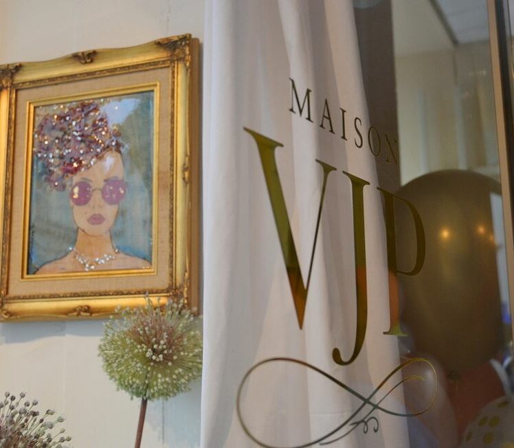 Designerin Vanessa Jasmin Panné eröffnete ihre Maison VJP mit einer Vernissage von Mehlika Tanriverdi