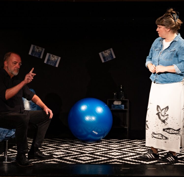 Gott in der Krise: „Oh mein Gott!“ im Ingolstädter Altstadttheater