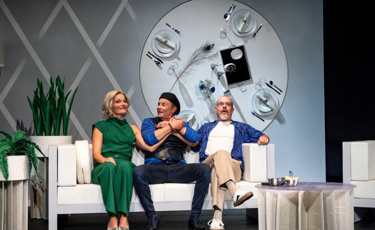 Freundschaft Adieu: „Das Abschiedsdinner“ versüßt Umzug ins Theater am Glacis