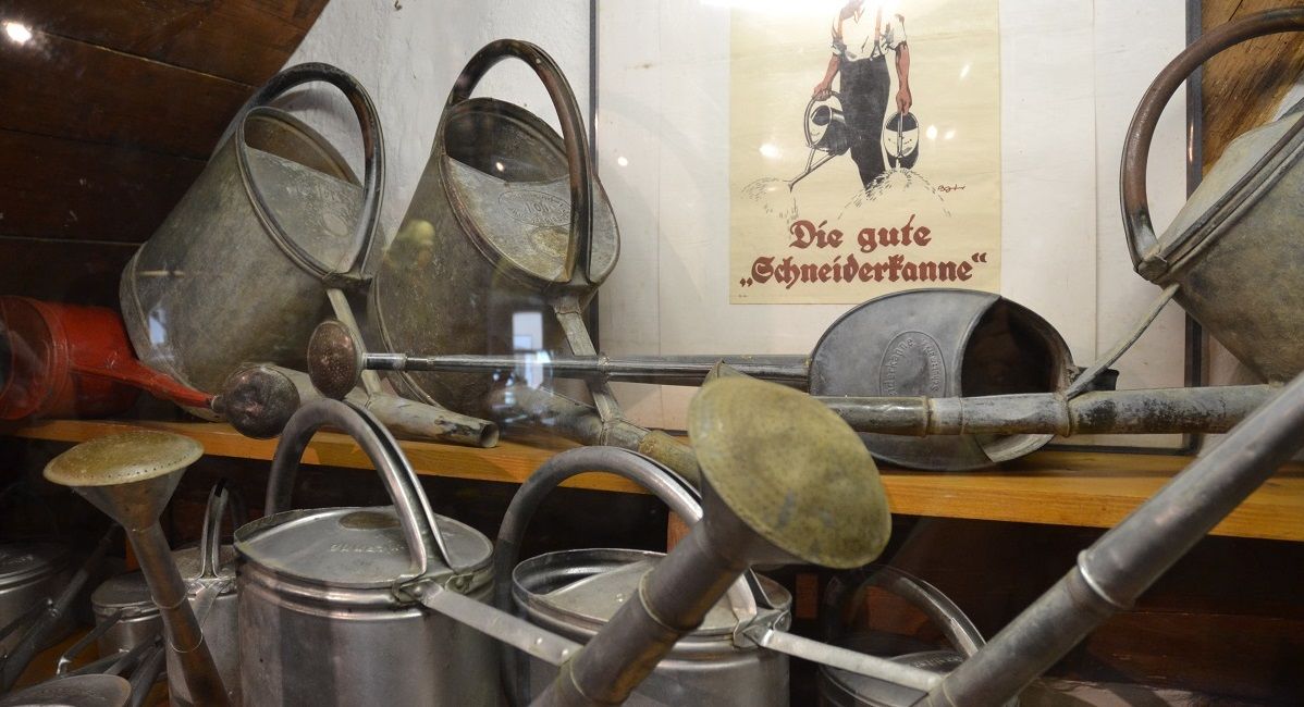 Gießkannen-Ausstellung im Jura-Bauernhofmuseum in Hofstetten
